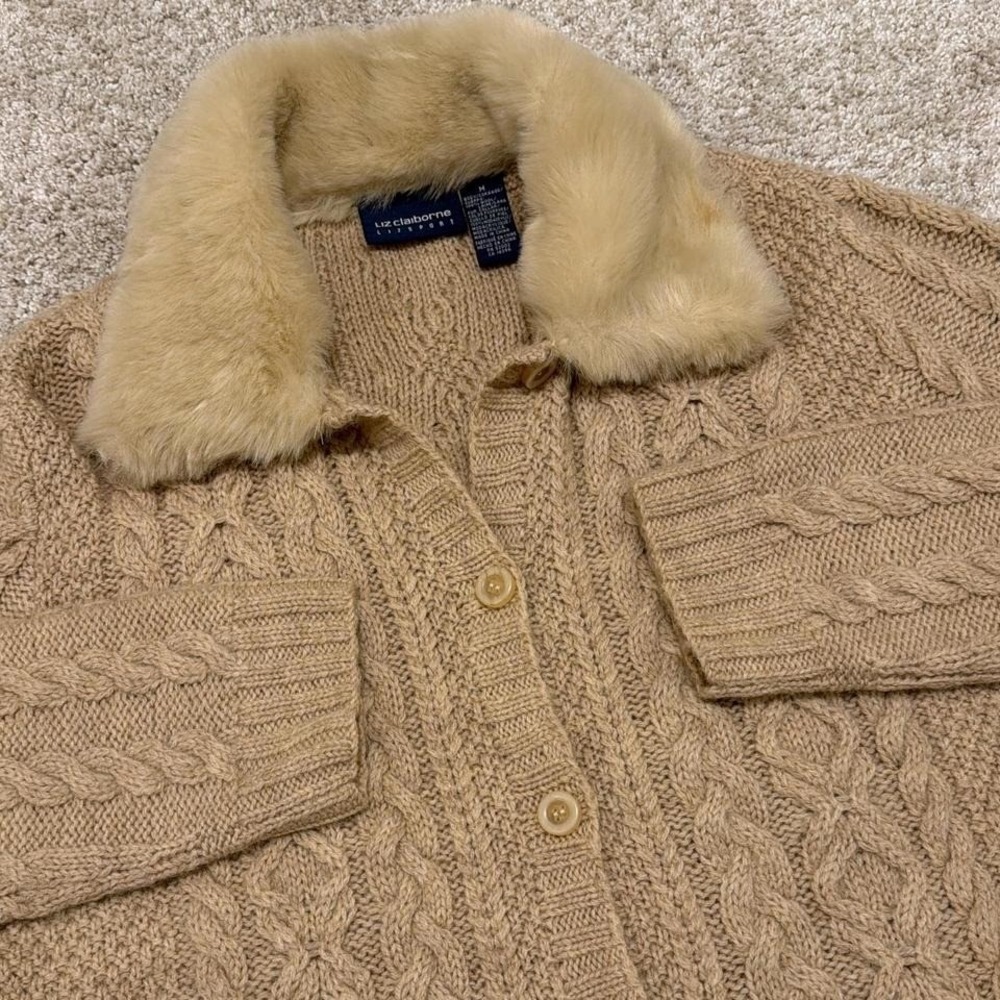 Rare 90s Vintage Liz Claiborne LizSport‎ 100% Wool 3D Cardigan | Tan | M